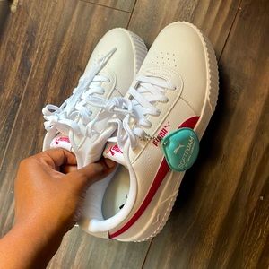 Brand new never worn pink and white soft foam puma’s woman’s size 8.5!!